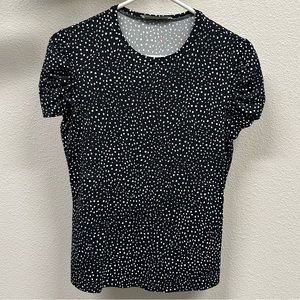 MaxMara navy blue and white dot stretchy shirt with a ruched cap sleeve. Medium.